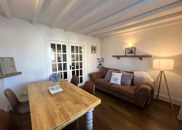 Delightful Cockle Cottage